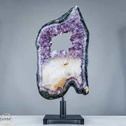 Amethyst-Scheibe auf mit pinkfarbenen Amethyst-Kristalle - 11166,66g