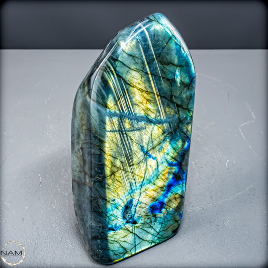 Natürliche Labradorit Kristall Freiform, halb poliert - 2122,36 g