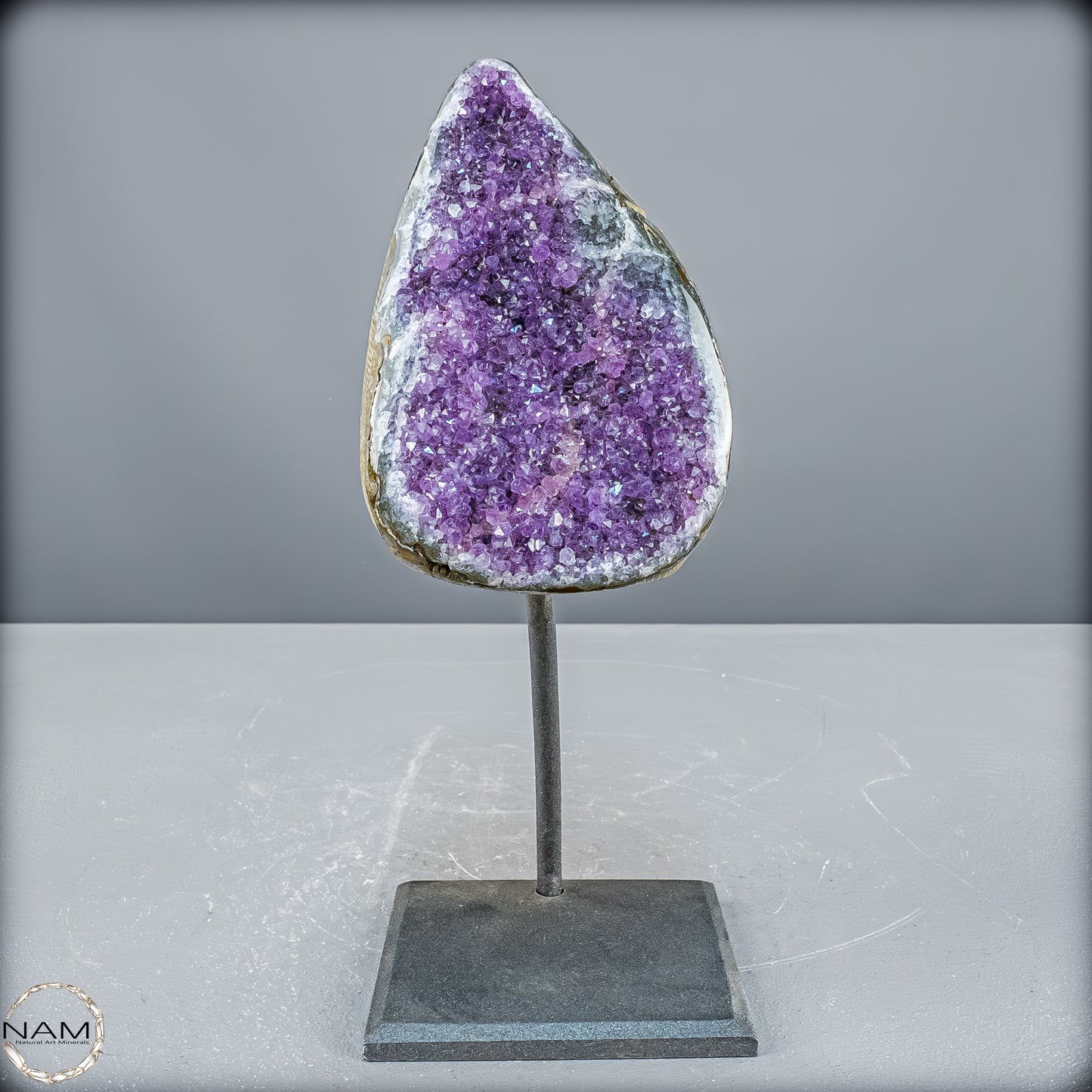 Natürliche Amethyst-Kristalle/Druse auf Ständer - 1907,65 g