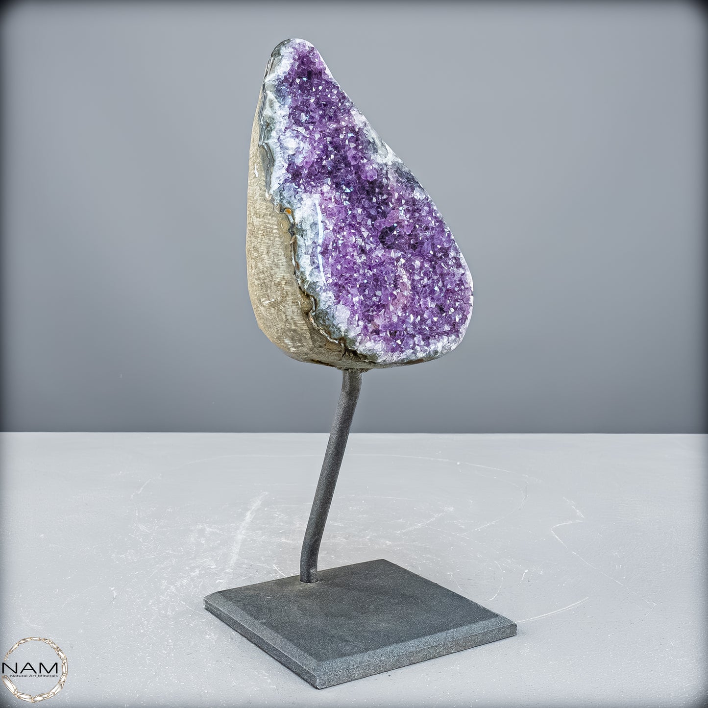 Natürliche Amethyst-Kristalle/Druse auf Ständer - 1907,65 g