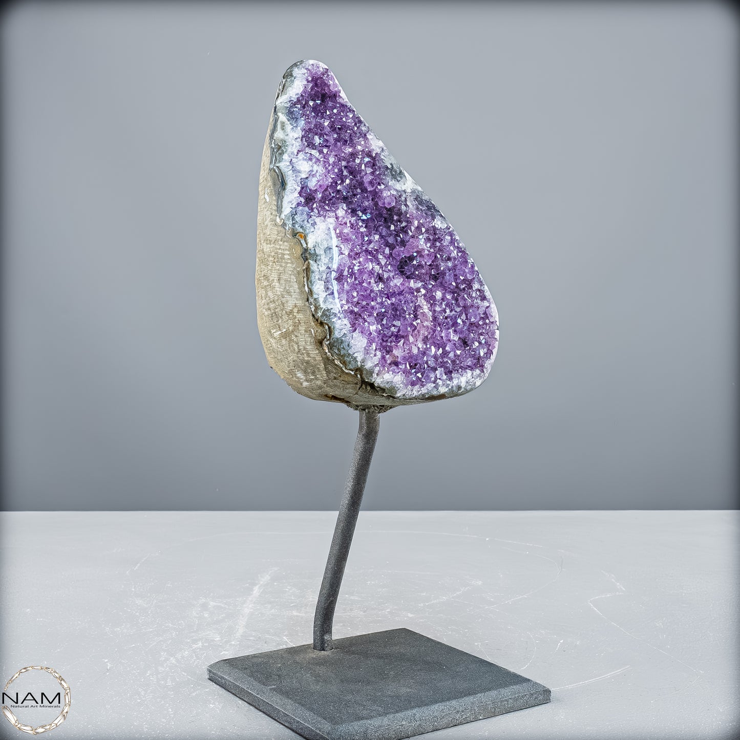 Natürliche Amethyst-Kristalle/Druse auf Ständer - 1907,65 g