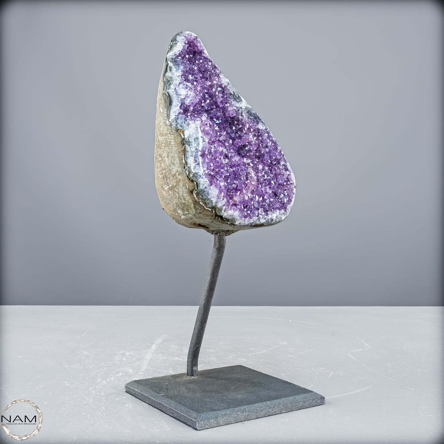 Natürliche Amethyst-Kristalle/Druse auf Ständer - 1907,65 g
