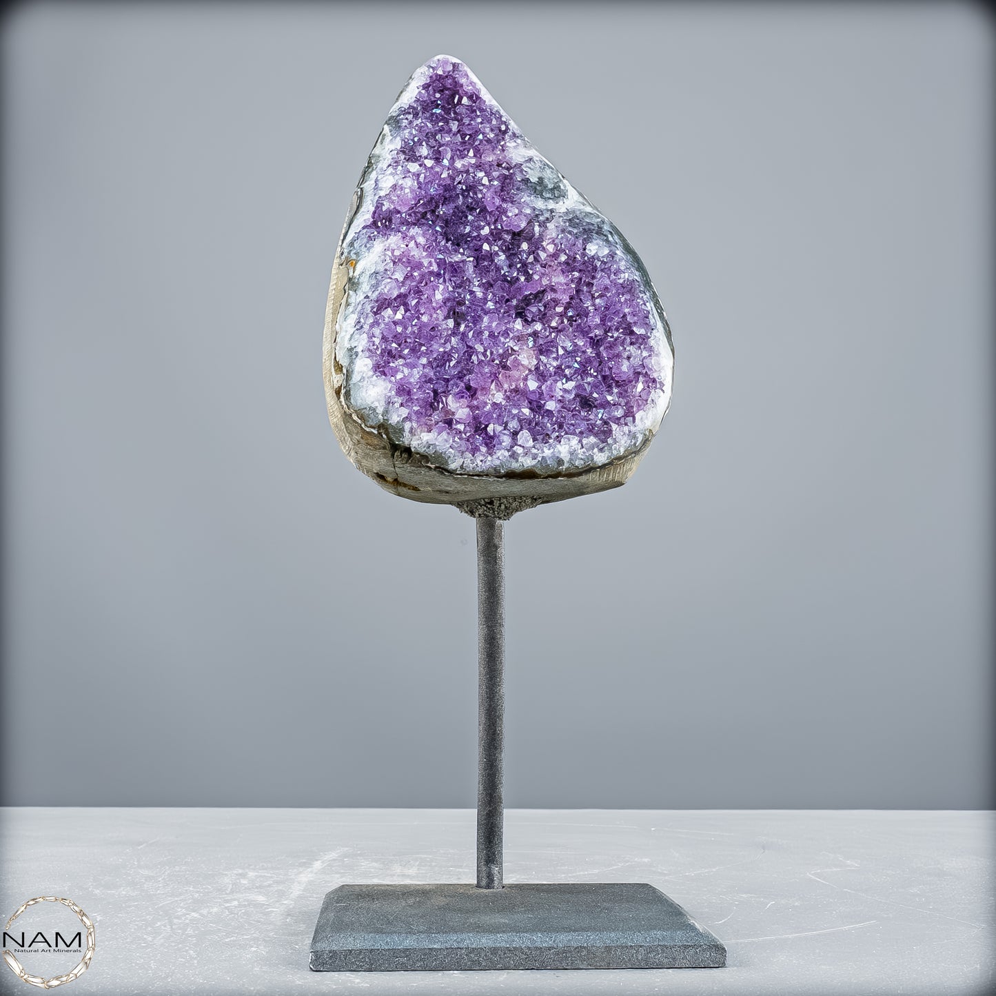 Natürliche Amethyst-Kristalle/Druse auf Ständer - 1907,65 g