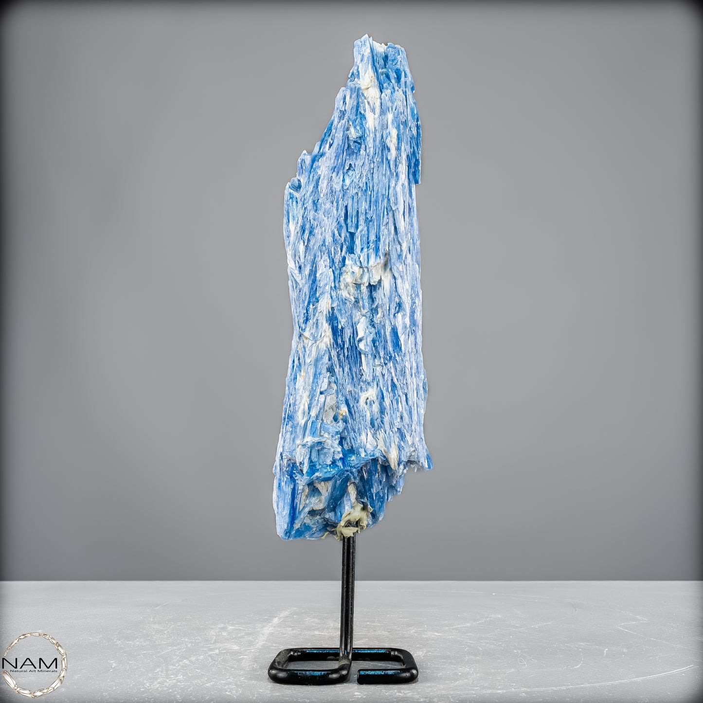 Natürlicher Kyanit-Kristall Cluster auf Ständer aus Brasilien - 447,33 g