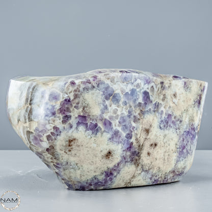 Chevron-Amethyst Schale – Eleganz und Energie in perfekter Form - 9175,33g