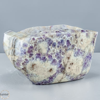 Chevron-Amethyst Schale – Eleganz und Energie in perfekter Form - 9175,33g