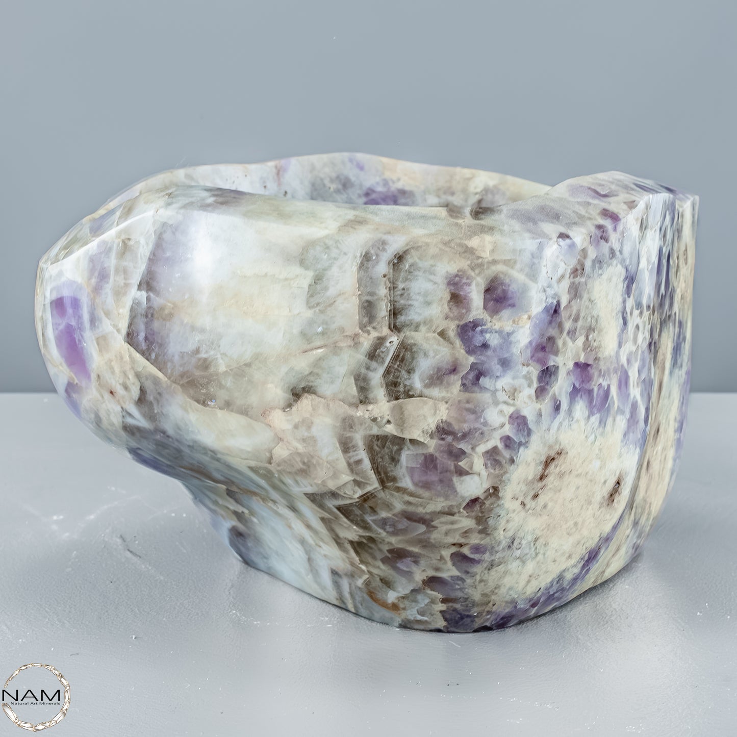 Chevron-Amethyst Schale – Eleganz und Energie in perfekter Form - 9175,33g