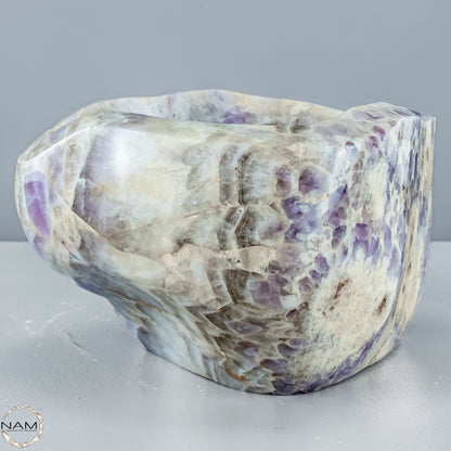 Chevron-Amethyst Schale – Eleganz und Energie in perfekter Form - 9175,33g