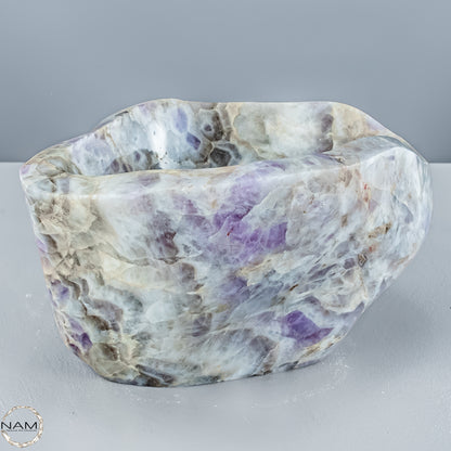 Chevron-Amethyst Schale – Eleganz und Energie in perfekter Form - 9175,33g