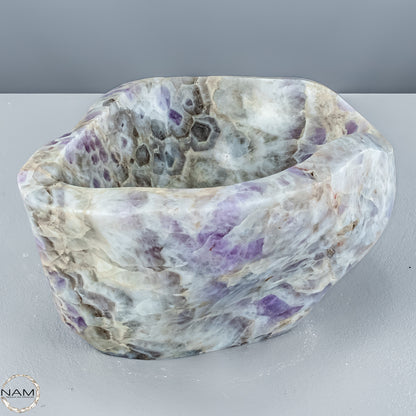 Chevron-Amethyst Schale – Eleganz und Energie in perfekter Form - 9175,33g