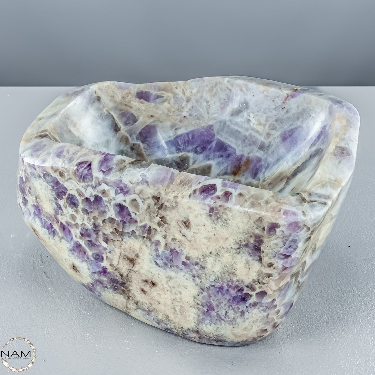 Chevron-Amethyst Schale – Eleganz und Energie in perfekter Form - 9175,33g