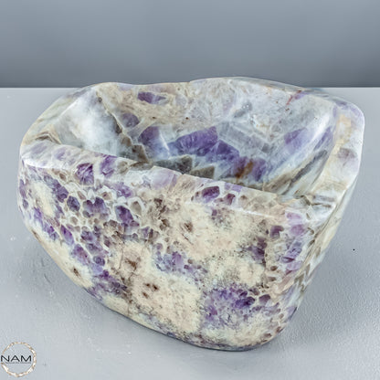 Chevron-Amethyst Schale – Eleganz und Energie in perfekter Form - 9175,33g