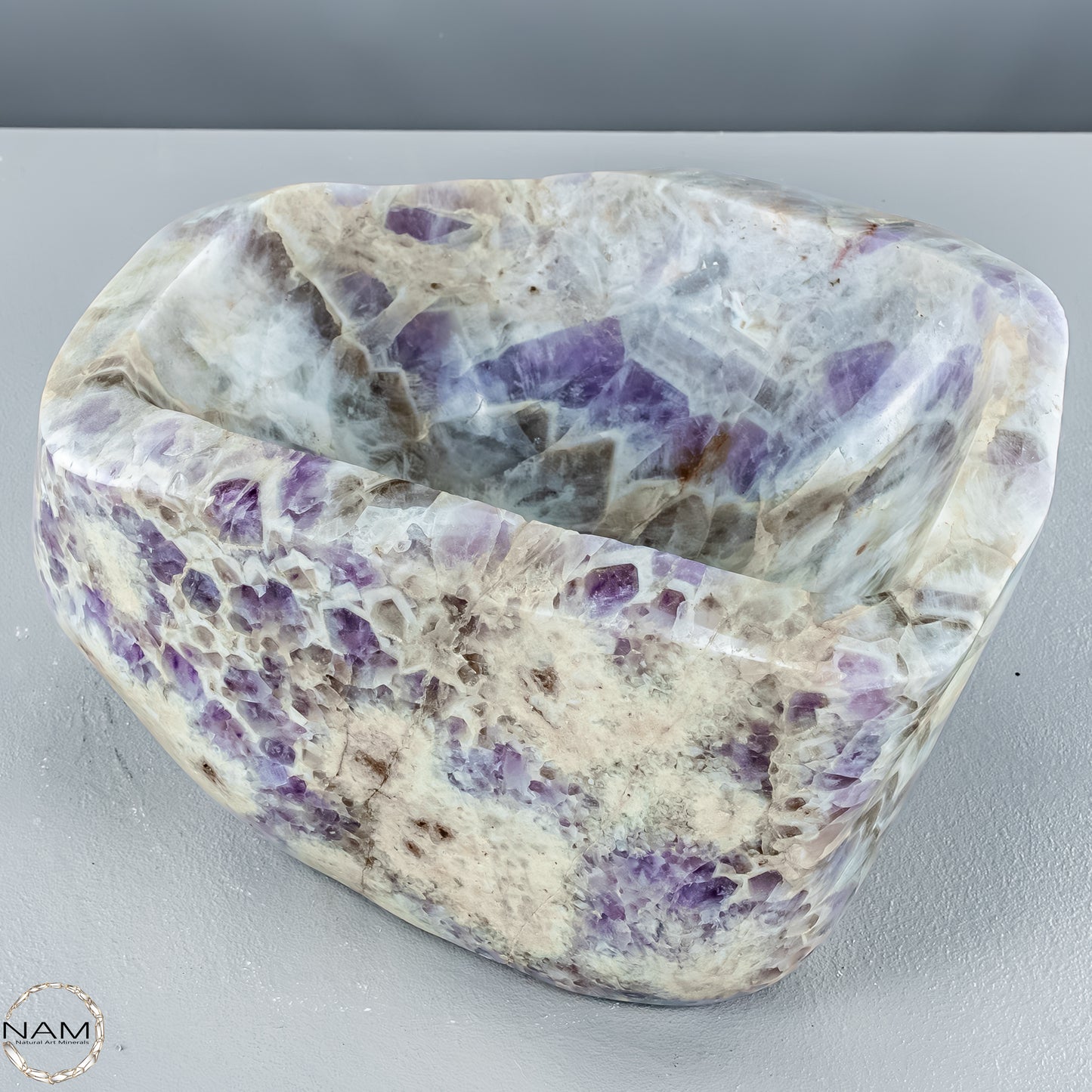 Chevron-Amethyst Schale – Eleganz und Energie in perfekter Form - 9175,33g