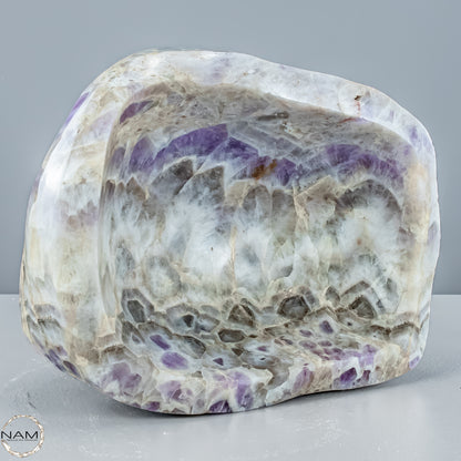 Chevron-Amethyst Schale – Eleganz und Energie in perfekter Form - 9175,33g