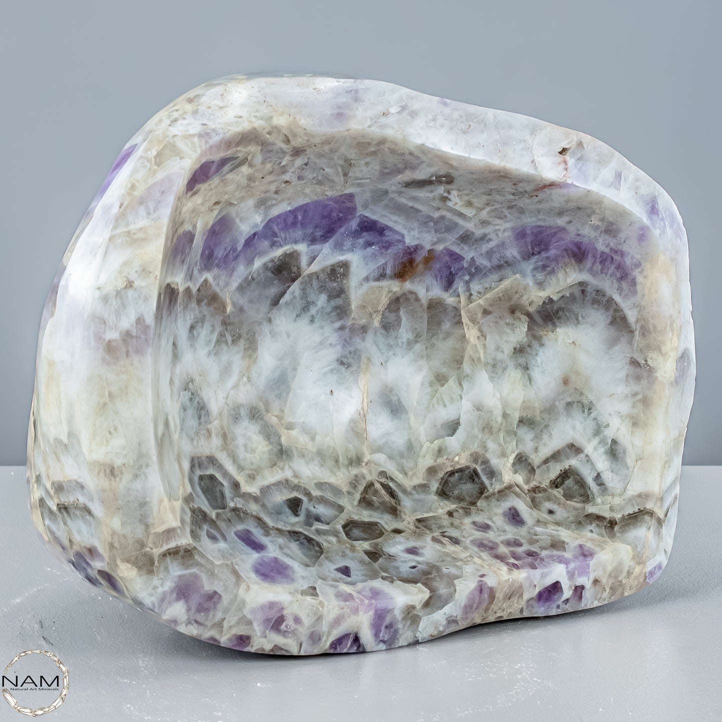 Chevron-Amethyst Schale – Eleganz und Energie in perfekter Form - 9175,33g