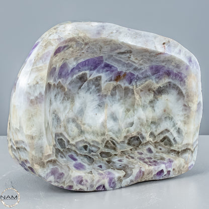 Chevron-Amethyst Schale – Eleganz und Energie in perfekter Form - 9175,33g