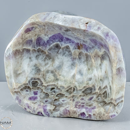 Chevron-Amethyst Schale – Eleganz und Energie in perfekter Form - 9175,33g