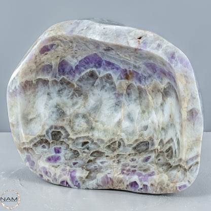 Chevron-Amethyst Schale – Eleganz und Energie in perfekter Form - 9175,33g
