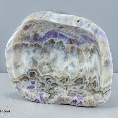Chevron-Amethyst Schale – Eleganz und Energie in perfekter Form - 9175,33g