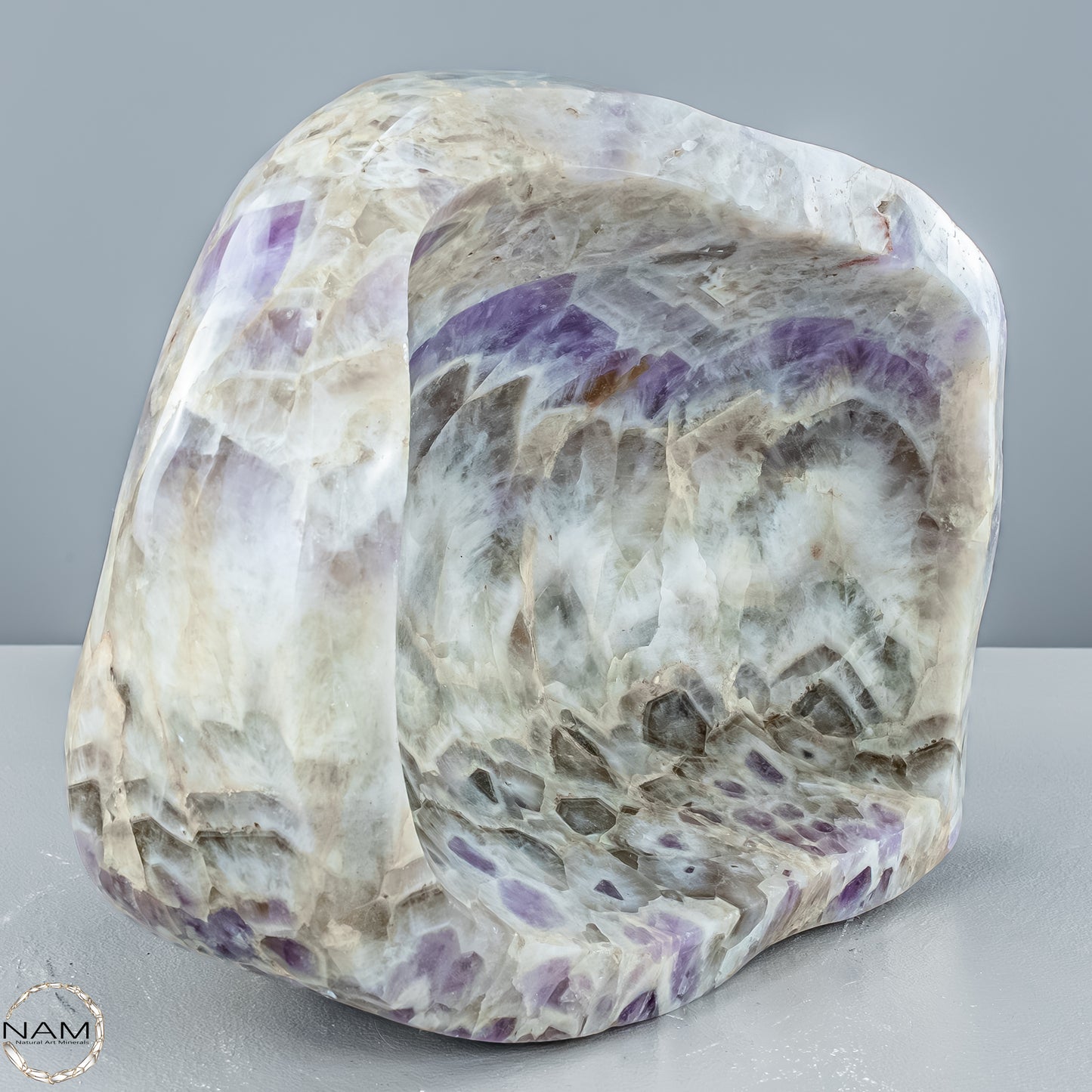 Chevron-Amethyst Schale – Eleganz und Energie in perfekter Form - 9175,33g