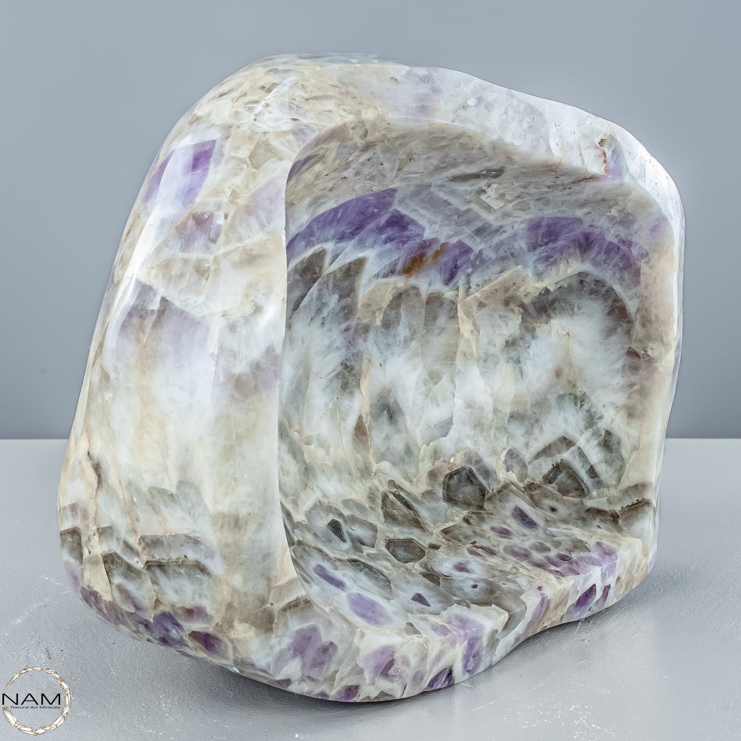 Chevron-Amethyst Schale – Eleganz und Energie in perfekter Form - 9175,33g