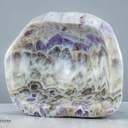 Chevron-Amethyst Schale – Eleganz und Energie in perfekter Form - 9175,33g