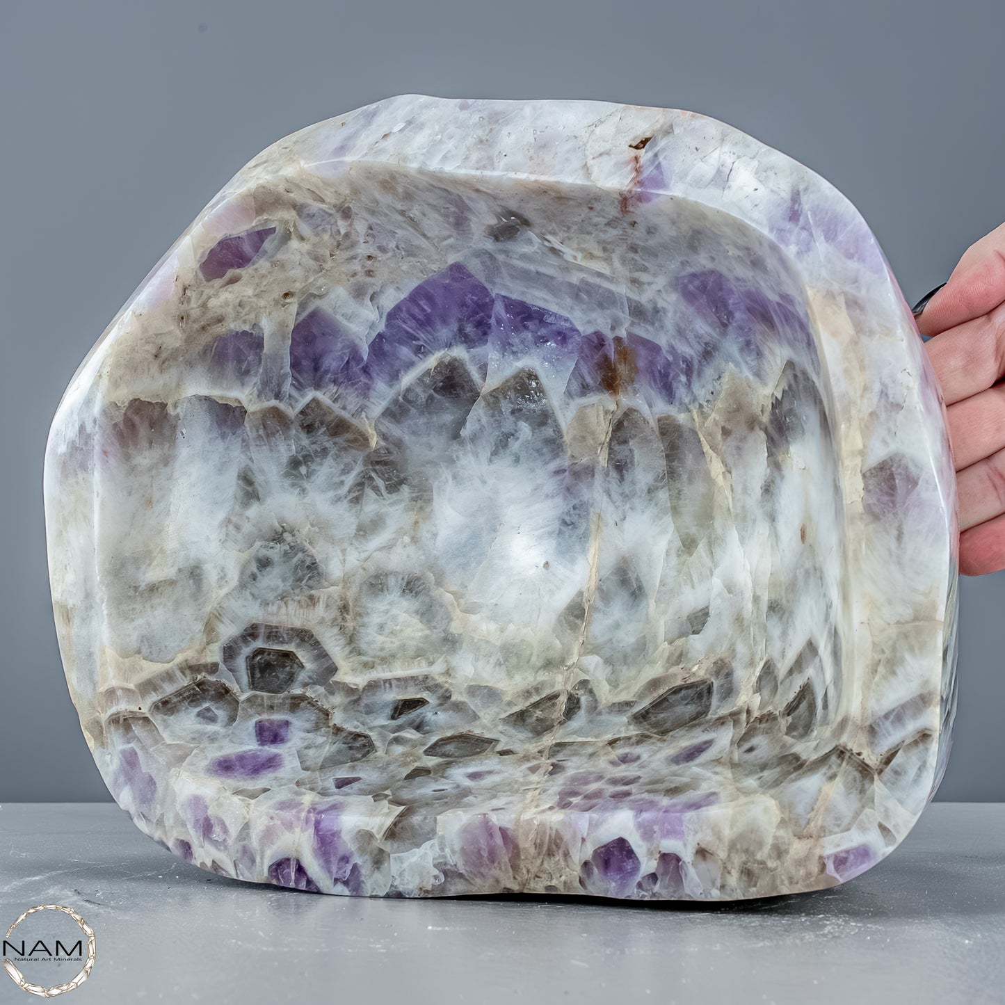 Chevron-Amethyst Schale – Eleganz und Energie in perfekter Form - 9175,33g