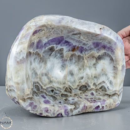 Chevron-Amethyst Schale – Eleganz und Energie in perfekter Form - 9175,33g