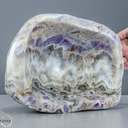 Chevron-Amethyst Schale – Eleganz und Energie in perfekter Form - 9175,33g