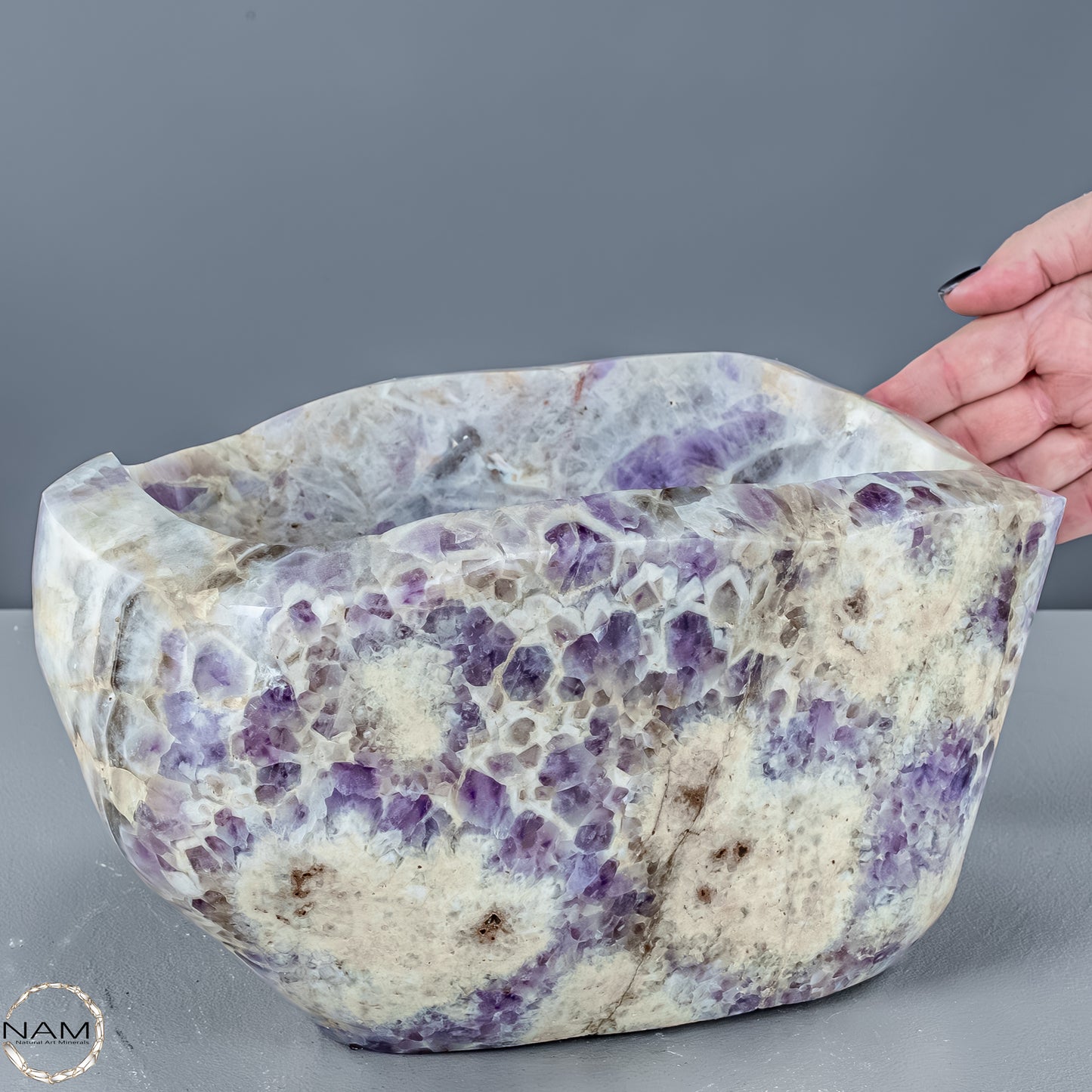 Chevron-Amethyst Schale – Eleganz und Energie in perfekter Form - 9175,33g