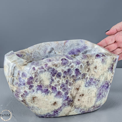 Chevron-Amethyst Schale – Eleganz und Energie in perfekter Form - 9175,33g