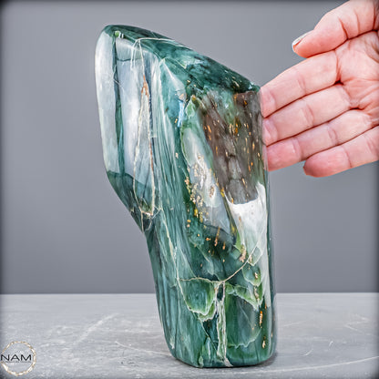 Natürliche Jade-Nephrit Freiform aus Burma - 1128,47 g