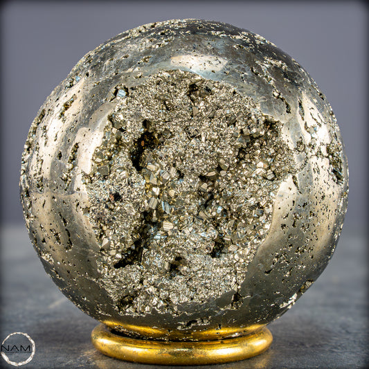 Natürliche Dekorative Pyrit-Kristall Kugel / Druse - 831,19g - 77mm