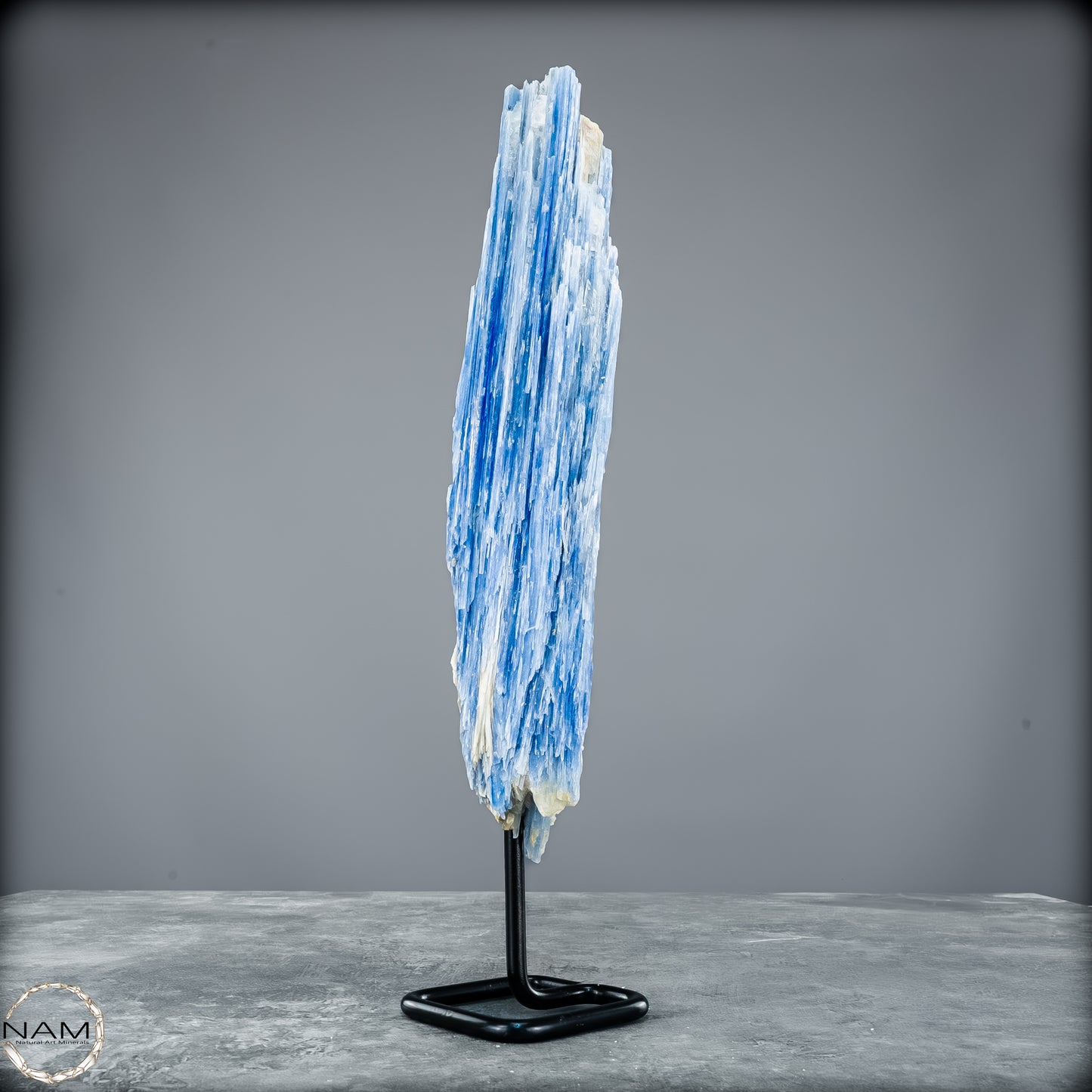 Natürlicher Kyanit-Kristall Cluster auf Ständer aus Brasilien - 1023,69g