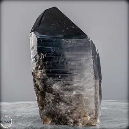 Rauchquarz Spitze – Kraftvolle Erdung in ihrer reinsten Form - 2402,16g