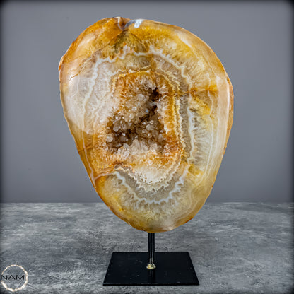 Achat-Druse auf Ständer – Ein Naturjuwel voller Tiefe, Licht und Eleganz, Brasilien - 3944,51g