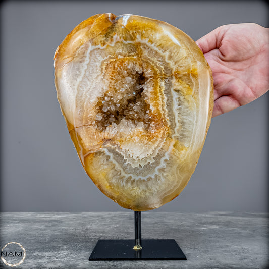 Achat-Druse auf Ständer – Ein Naturjuwel voller Tiefe, Licht und Eleganz, Brasilien - 3944,51g