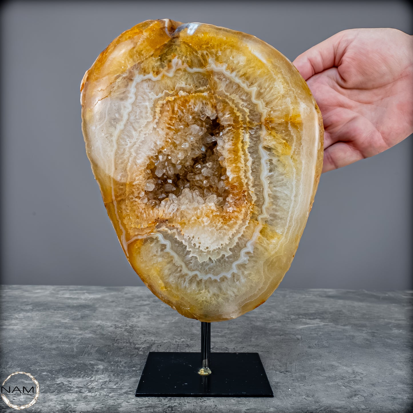 Achat-Druse auf Ständer – Ein Naturjuwel voller Tiefe, Licht und Eleganz, Brasilien - 3944,51g