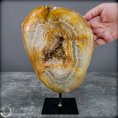 Achat-Druse auf Ständer – Ein Naturjuwel voller Tiefe, Licht und Eleganz, Brasilien - 3944,51g