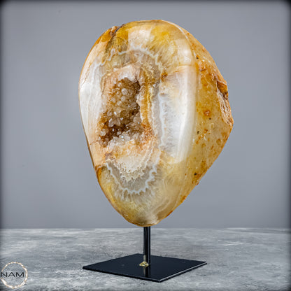 Achat-Druse auf Ständer – Ein Naturjuwel voller Tiefe, Licht und Eleganz, Brasilien - 3944,51g