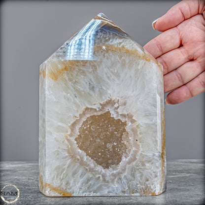 Natürlicher Achat Chalcedony Obelisk Kristall mit Druse aus Brasilien – Meisterwerk der Natur in höchster Qualität - 1639,21g