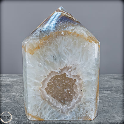 Natürlicher Achat Chalcedony Obelisk Kristall mit Druse aus Brasilien – Meisterwerk der Natur in höchster Qualität - 1639,21g