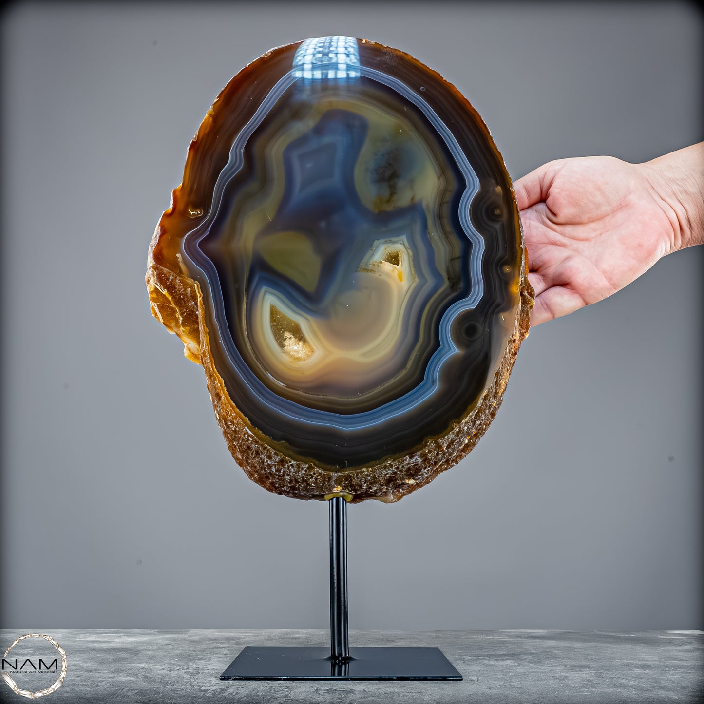 Achat Scheibe mit Druse – Natürliches Farbenspiel auf Ständer aus Brasilien - 4995,61g