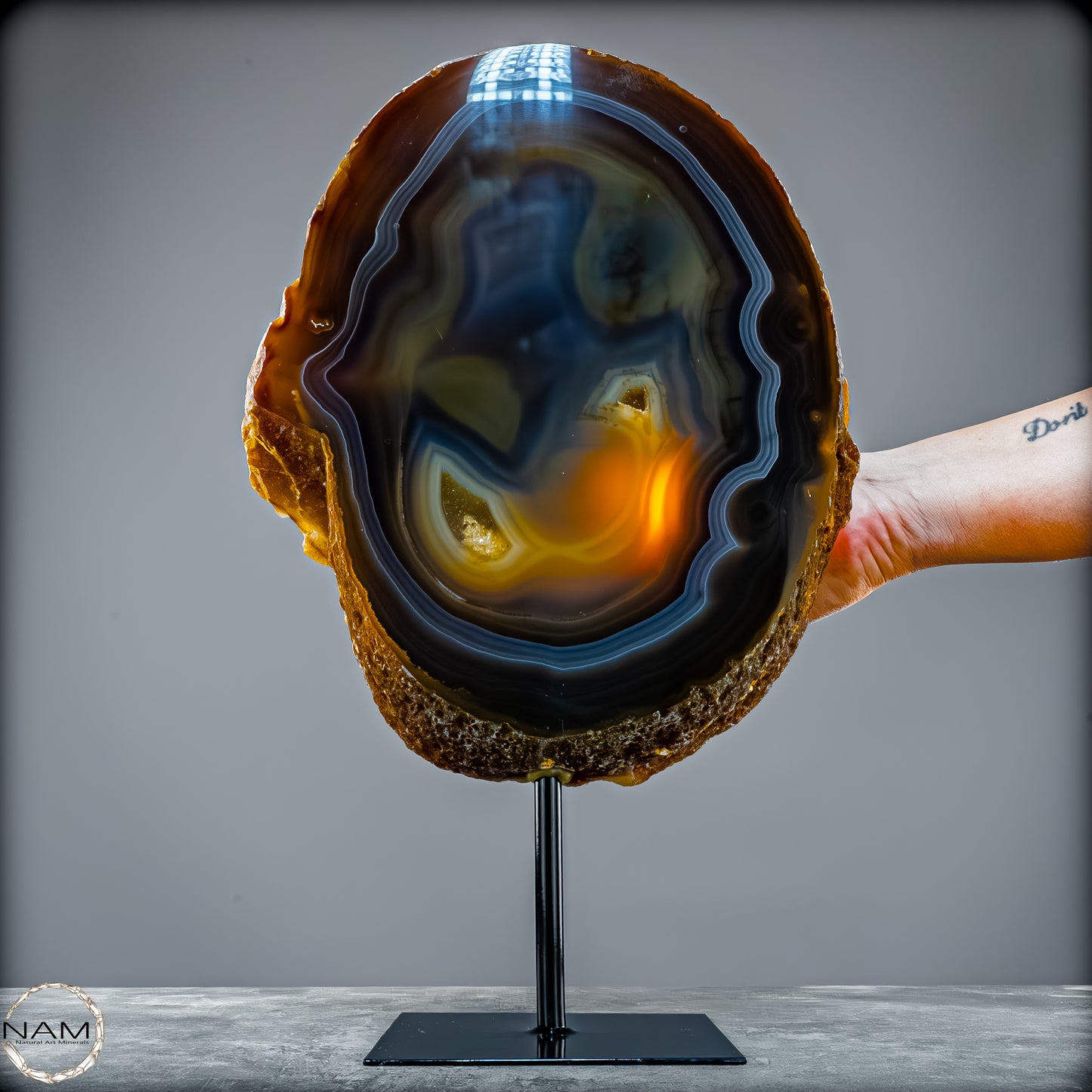 Achat Scheibe mit Druse – Natürliches Farbenspiel auf Ständer aus Brasilien - 4995,61g