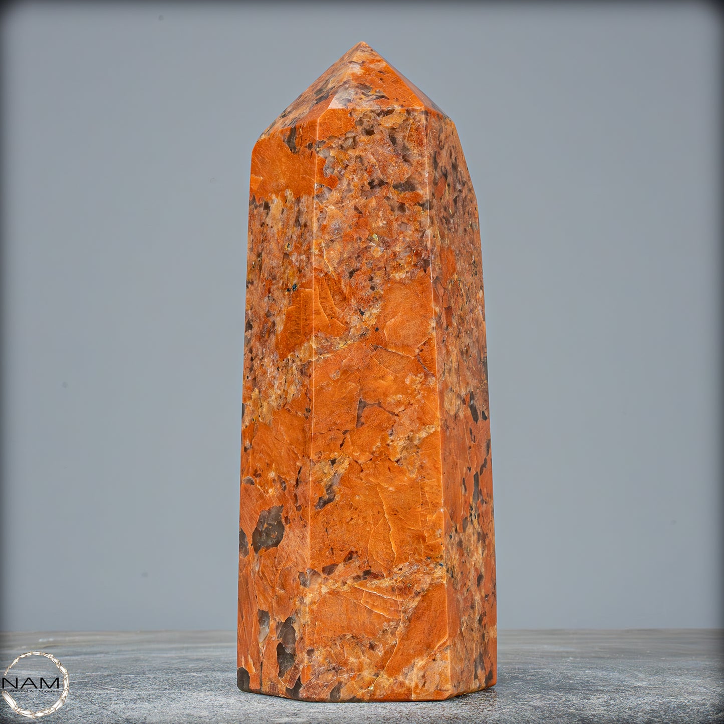 Natürlicher Granat in Feldspat mit Pfirsich-Mondstein Obelisk - 1600,99g