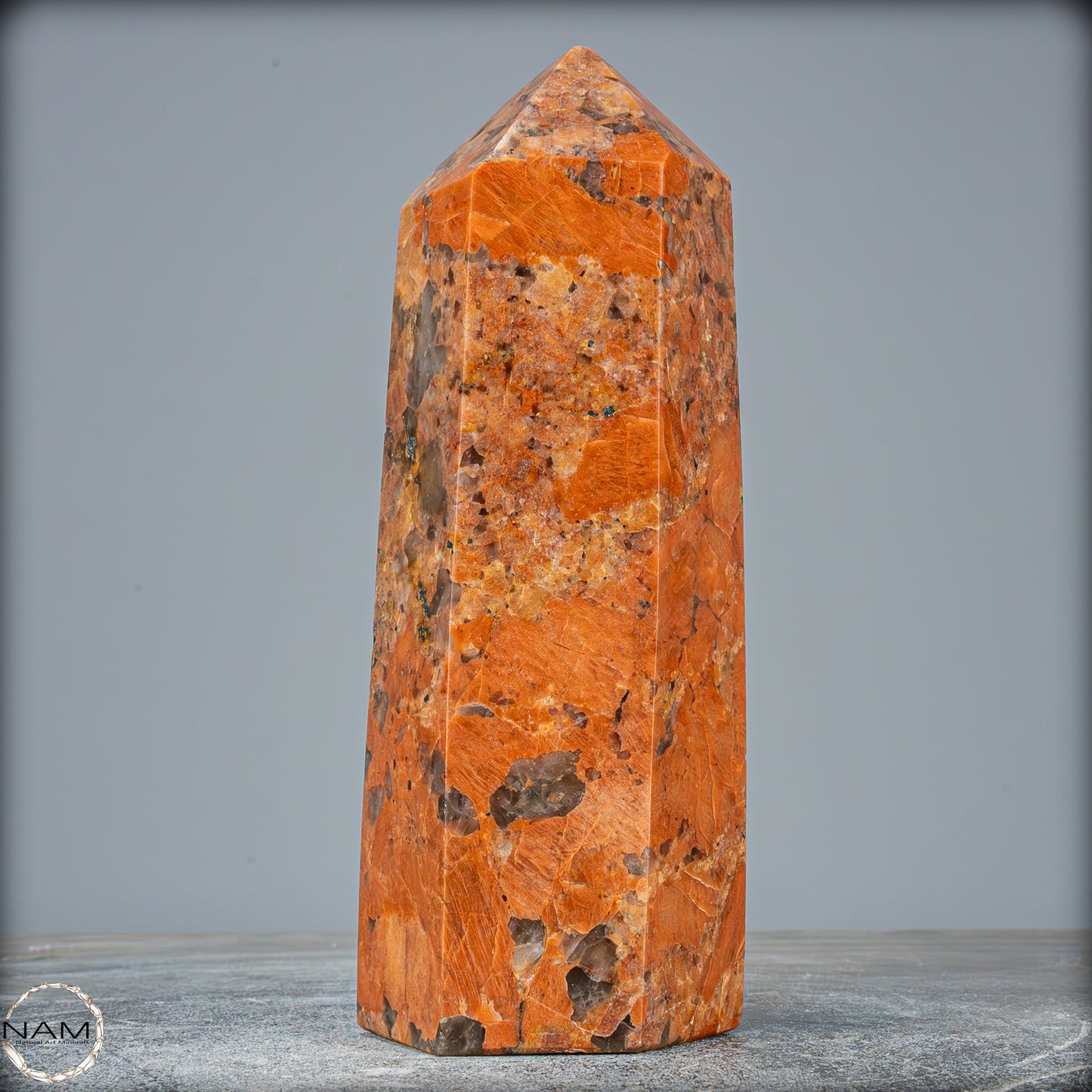Natürlicher Granat in Feldspat mit Pfirsich-Mondstein Obelisk - 1600,99g