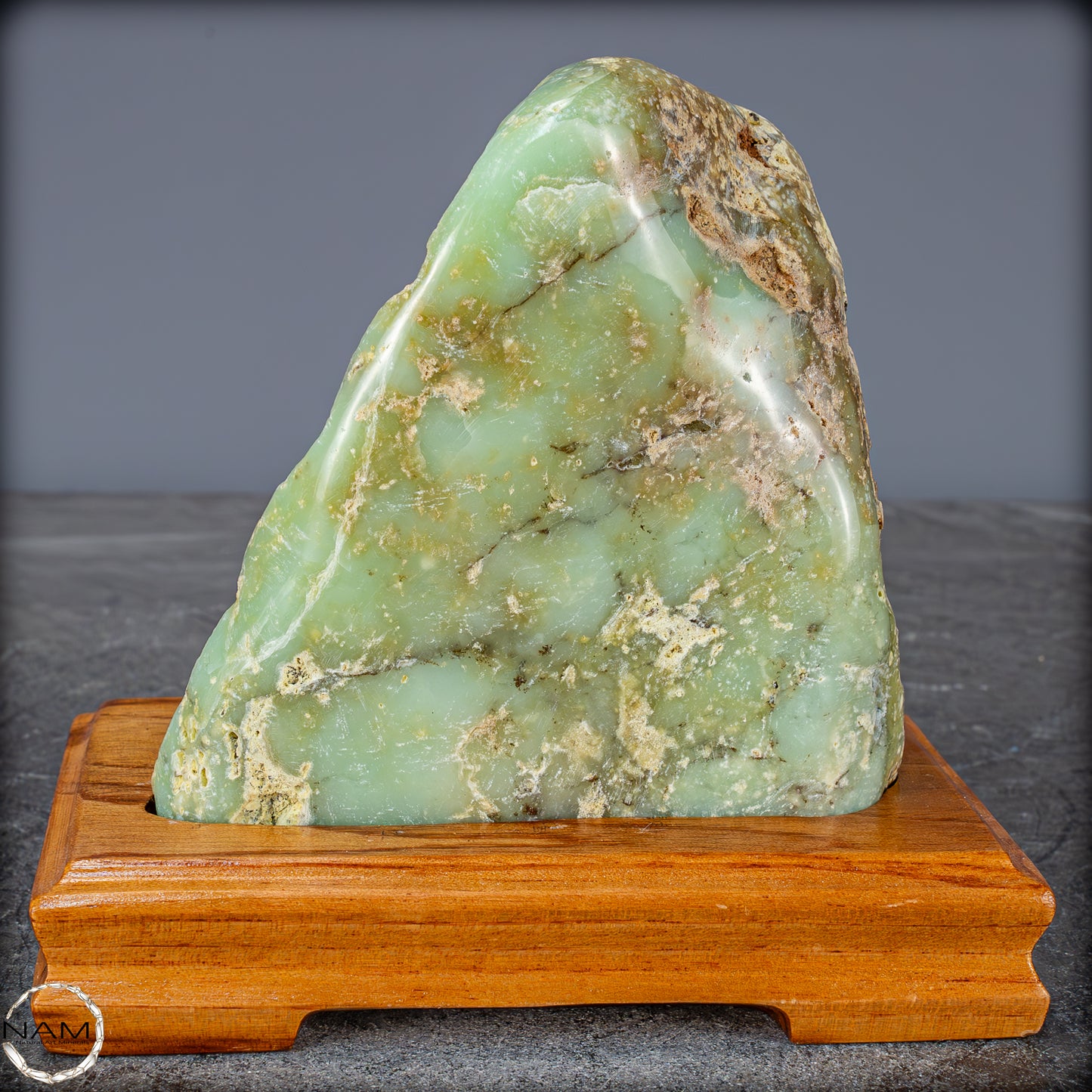 Natürliche Chrysopras-Kristall Freiform auf Ständer, Indonesien - 920,84g