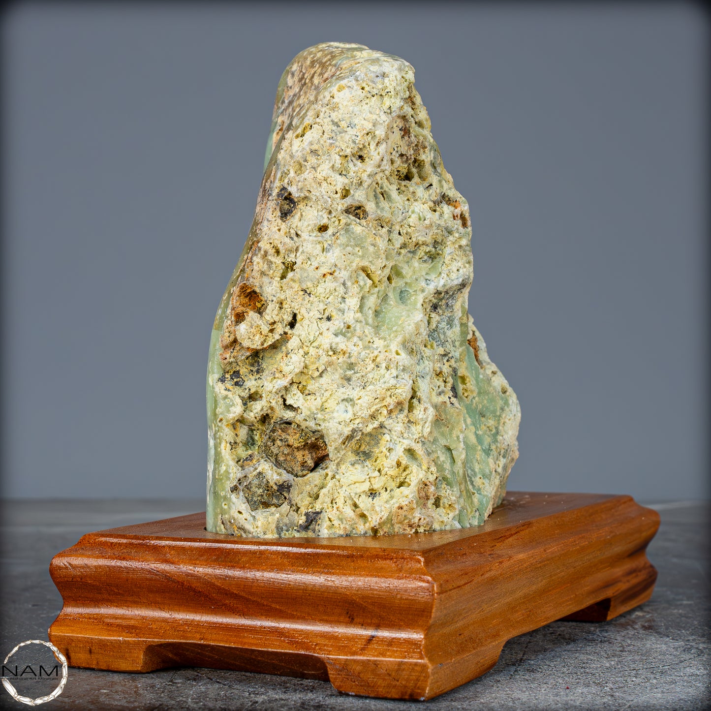 Natürliche Chrysopras-Kristall Freiform auf Ständer, Indonesien - 920,84g