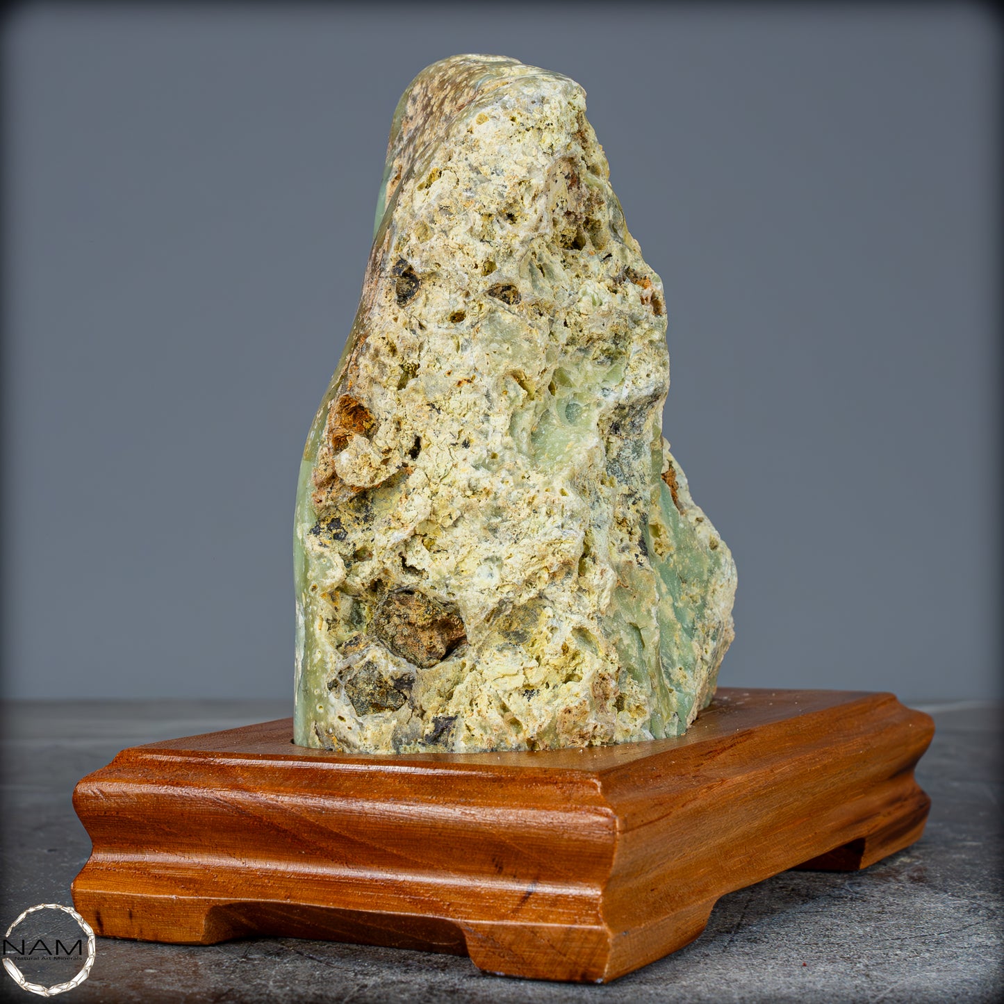 Natürliche Chrysopras-Kristall Freiform auf Ständer, Indonesien - 920,84g