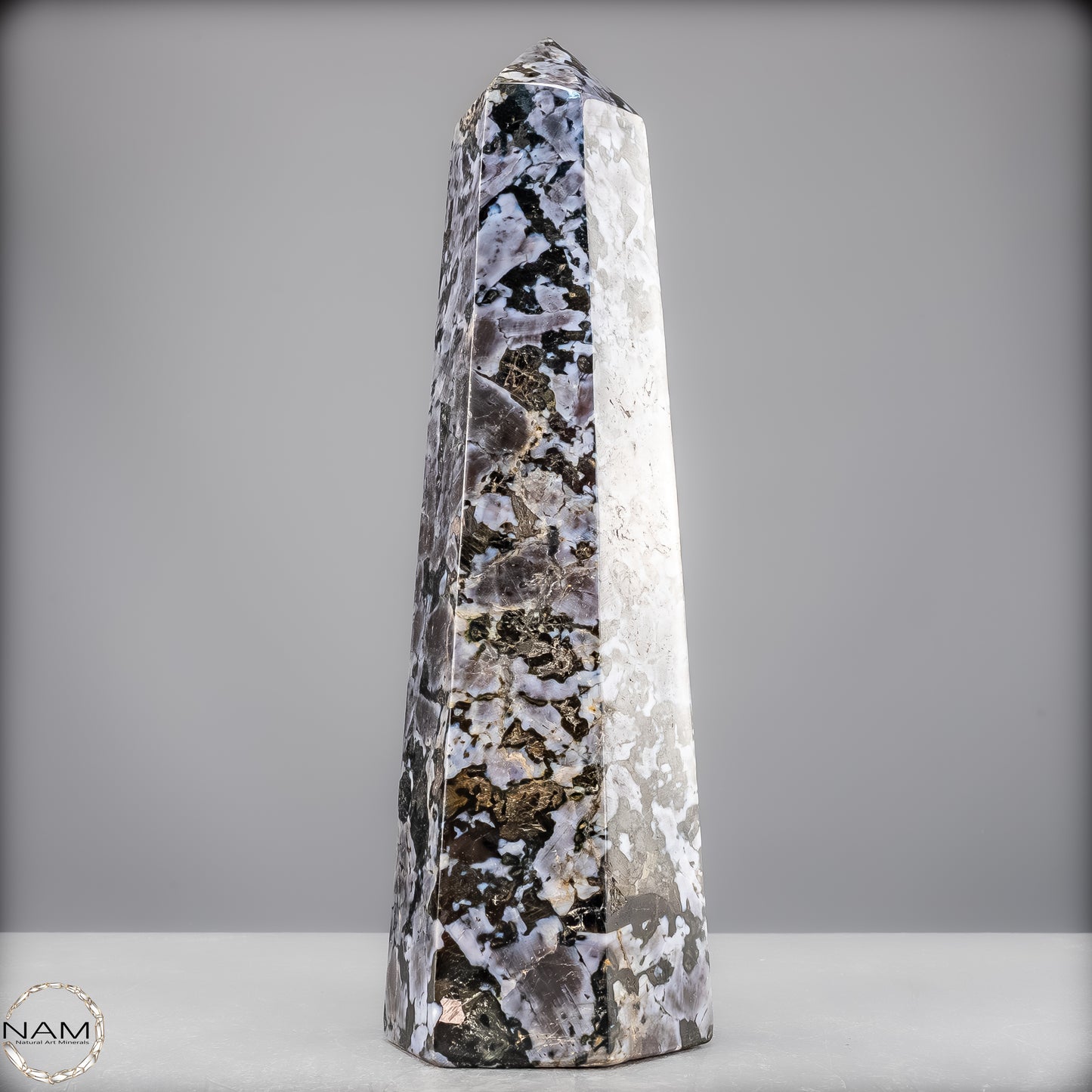 Natürlicher Merlinit (Gabbro) Kristall Obelisk - 2312,18g